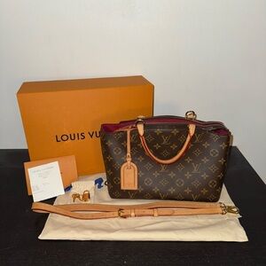 Louis Vuitton Brown Monogram Handbag with strap/lock/keys. Petit Palais PM